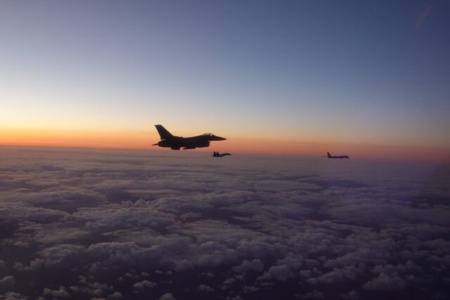 Imagens Programa Planos da OTAN Companion Russian Airplane perto do Alasca 

