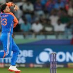 Ind vs Pak: Kuldeep Yadav excede para muitos portões em uma versão solitária da Ásia Caneca T20i