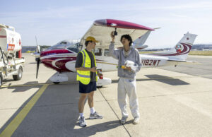 Influencer adolescente lançado após meses na Base Aérea Antártica com US $ 30 mil ótimos Influencer adolescente lançado após meses na Base Aérea Antártica com US $ 30 mil ótimos