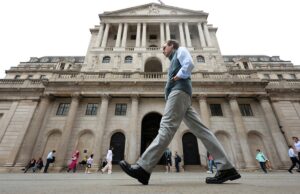 Instituição Financeira do Especialista Econômico Primário da Inglaterra ‘muito mais confortável’ com o aumento da expectativa de custo de vida Instituição Financeira do Especialista Econômico Primário da Inglaterra 'muito mais confortável' com o aumento da expectativa de custo de vida