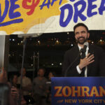O senador Bernie Sanders, I-Vt., Candidato a prefeito de Nova York Zohran Mamdani, procurador-geral de Nova York Laetitia James e governador de Nova York Kathy Hochul March na Parada Anual do Trabalho no sábado, 6 de setembro de 2025, em Nova York. (AP Photo/Olga Fedorova)