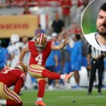 Jake Moody olha durante o jogo da NFL 2025 entre o San Francisco 49ers e o Seattle Seahawks no Lumen Field em 7 de setembro de 2025 em Seattle, Washington.