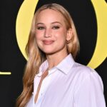 Jennifer Lawrence trocou os tênis por esses apartamentos confortáveis ​​de outono- a aparência de US $ 16