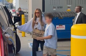 Jennifer Lopez leva o filho de Ben Affleck, Samuel para almoçar Jennifer-Lopez-Ben-Affleck-Son-Kal-V2-09-06-2025