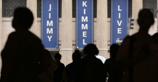 'Jimmy Kimmel Live!' certamente voltará para a ABC na terça -feira depois de ser bancado pela Disney 

