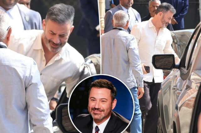 Jimmy Kimmel chega aos estúdios da ABC antes do retorno do talk show

