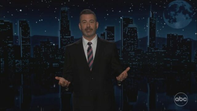 Jimmy Kimmel engasga depois de retornar da suspensão: 'Nunca foi meu objetivo minimizar o assassinato de um menino' 

