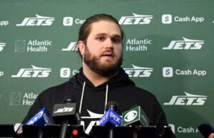 Joe Tippmann, o movimento de proteção forçado a lesão pode estar trazendo o melhor dele Joe Tippmann fala com a mídia após o treino de Jets em 4 de setembro de 2025.