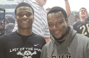 Jogador de futebol militar desenhou um cara de um veículo em chamas depois de acidente GetTyimages-2210590819 CJ Carr abril de 2025 2