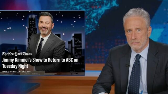Jon Stewart comemora o retorno de Jimmy Kimmel após a suspensão da ABC: 'Atuando que você provavelmente terminava de rescindir as assinaturas do Hulu' realmente funcionou ' 

