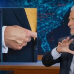 Jon Stewart liga para Trump uma criança 'Make-A-Wish' enquanto lida com relatórios governamentais de fatalidade: 'Todo mundo que aparece em seu local de trabalho faz um de seus desejos acontecer'