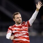 Juan Mata tocando para Sydney Wanderers