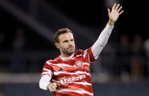 Juan Mata preparou-se para recusar o acordo de acordo do oeste de Sydney, o ex-homem da UTD Celebrity Olhe Romed para colegas de vestuário da A-League Juan Mata tocando para Sydney Wanderers