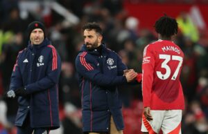 KOBBIE MANTOOO BUFFOONS Supõe que ele fez o Instagram Dig em Ruben Amorim com Mensagem Viciosa O meio -campista da Inglaterra, Kobbie Manoo, olha durante a partida da Copa da Carabao entre Grimsby Town e Manchester United no Blundell Park em 2025 em Grimsby, Inglaterra.