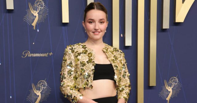 Kaitlyn Dever participa do 77º Primetime Emmy Awards no Peacock Theatre em 14 de setembro de 2025 em Los Angeles, Califórnia.