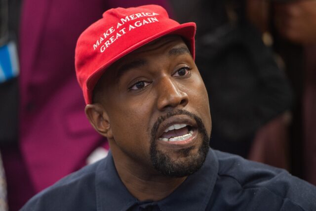 Kanye West Doc 'em quem é o nome?' Mostra Kris Jenner Blowup, SNL Clash e Maga Hat Backlash

