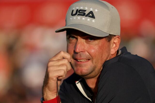 O capitão da Ryder Cup, Keegan Bradley, diz que sua equipe nos EUA está mantendo o plano deles, apesar de um dia aproximado em 26 de setembro de 2025.