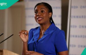 Kemi Badenoch em apuros, pois a equipe da Universidade de Stanford reage à reivindicação de bolsa de estudos aos 16 anos Kemi Badenoch em apuros, pois a equipe da Universidade de Stanford reage à reivindicação de bolsa de estudos aos 16 anos