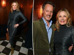 Kim Cattrall retratado em raro passeio público com o namorado Russell Thomas Kim Cattrall retratado em raro passeio público com o namorado Russell Thomas