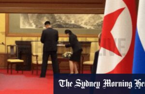 Kim e Putin se conheceram em Pequim. Então os meios da Coréia do Norte limparam todos os traços que ele estava lá O líder norte-coreano Kim Jong-un e o presidente russo Vladimir Putin conversam dentro de um veículo em Pequim.