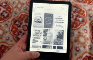 Kindle Paperwhite Marca Register Versão de Testemunhas: É maravilhoso, no entanto, vale US $ 200? À esquerda, um Kindle Paperwhite. À direita, uma edição do Kindle Paperwhite Signature.