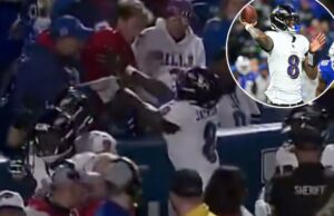 Lamar Jackson tem um pedido de desculpas – e alguns conselhos – para fãs indisciplinadas de Bills: ‘Just Chill’ O fã bateu em DeAndre Hopkins e Lamar Jackson enquanto comemoravam um touchdown.