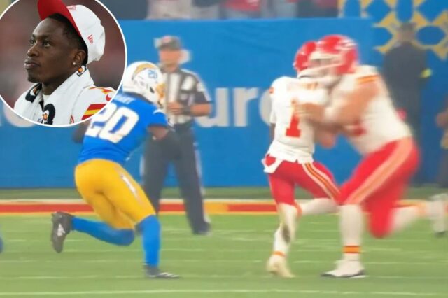 O receptor dos chefes Xavier Worthy (1) foi ferido em uma colisão com o companheiro de equipe Travis Kelce (87) em 5 de setembro de 2025.