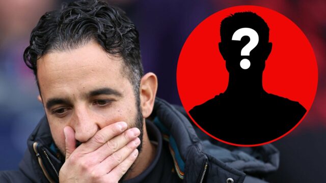 Ruben Amorim e membros de sua equipe técnica saem para o campo antes da partida da Liga Europa entre o Manchester United e o Rangers em Old Trafford em 2025 em Manchester, Inglaterra.