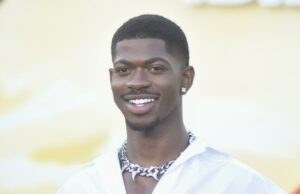 Lil Nas X aparentemente em terapia após apreensão nua em Workshop City e uma estadia no hospital Lil Nas X aparentemente em terapia após apreensão nua em Workshop City e uma estadia no hospital