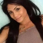 Onze anos atrás, uma mulher foi presa por ajudar a encobrir um assassinato sangrento, limpando a cena do crime. Agora, a polícia temem que Crystal Portelli destruiu um carro para esconder seu suposto envolvimento no acerto de um ciclista de 40 anos.