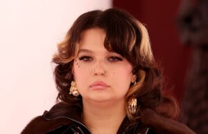 Lola jovem ‘desaparecendo’ depois de perder a consciência no palco LOLA Young Main Getty 2