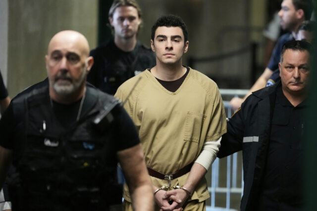 Luigi Mangione faz o primeiro tribunal olhar em meses 


