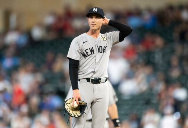 Luke Weaver reage durante o jogo Yankees-Twins em 15 de setembro de 2025. 