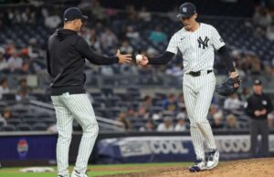 Luke Weaver luta depois de ser chamado para lançar a perda de blowout dos Yankees Aaron Boone tira Luke Weaver do jogo no nono turno da derrota de 11-1 dos Yankees para os Tigres em 10 de setembro de 2025.