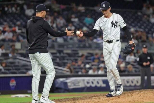 Aaron Boone tira Luke Weaver do jogo no nono turno da derrota de 11-1 dos Yankees para os Tigres em 10 de setembro de 2025.