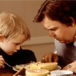 Macaulay Culkin diz que John Candy foi o primeiro a ver o abuso de seu pai em 'John Candy: eu gosto de mim' Doc