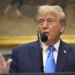 Mais trabalhadores do governo soam o alarme sobre a guerra de Trump contra os cuidados de saúde