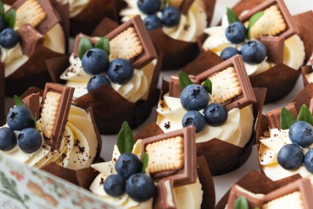 Mamãe faz cupcakes para a celebração de aniversário da criança- a reação da faculdade se torna viral 

