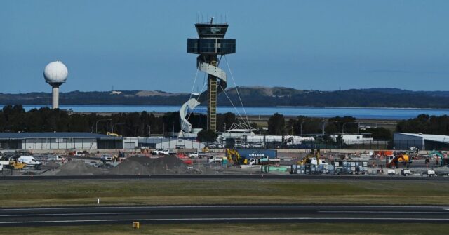 A torre de controle de tráfego no aeroporto de Sydney. Rex genérico, Qantas, virgem, jato, aeroporto, aviões, passageiros, passageiros, companhias aéreas, viagens, economia, transporte, atrasos, bagagens, clientes. Sydney, NSW. 7 de agosto de 2024. Foto: Kate Geraghty
