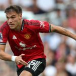Manuel Ugarte se aquecendo contra o Fulham