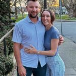 Seattle Mariners Troll CEO e mulher pegados na câmera no Concerto Coldplay