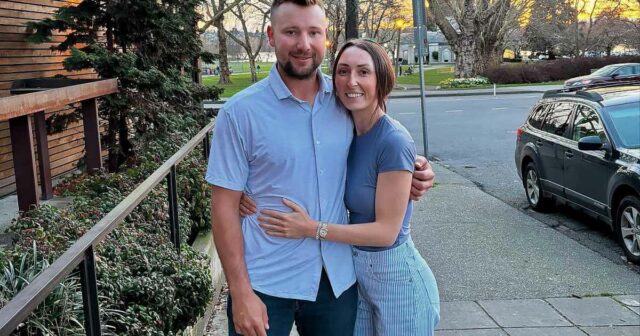 Seattle Mariners Troll CEO e mulher pegados na câmera no Concerto Coldplay