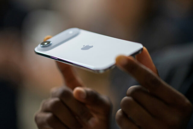 Marques Brownlee: Apple iPhone Air é o portal da Apple para um iPhone Apple dobrável 

