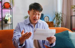 Masculino atordoado na nota do vizinho ao lado, depois da ponta dos pés no apartamento ou condomínio: ‘Novo indo para a cama’ Masculino atordoado na nota do vizinho ao lado, depois da ponta dos pés no apartamento ou condomínio: 'Novo indo para a cama'