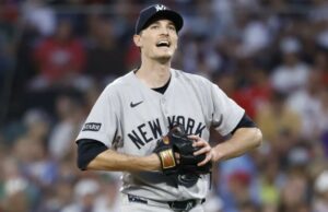 Max Fried, do Yankees, traz mais calor e conquista a 17ª vitória Max Fried, que conquistou sua 17ª vitória, comemora depois de sair do quinto turno na vitória dos Yankees por 5-3 sobre o Red Sox no Fenway Park em 13 de setembro de 2025.