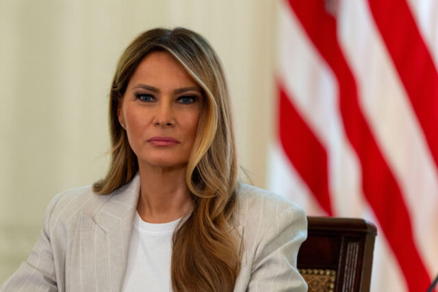 Melania Trump agora está pimping ai como se fosse o trabalho dela

