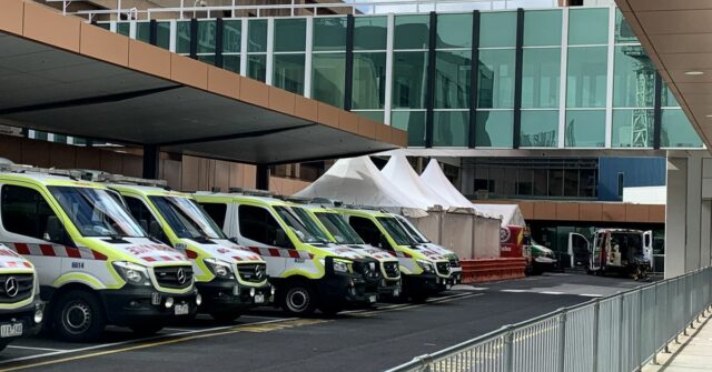 Melbourne Man morre depois de chegar ao hospital com ferimentos graves

