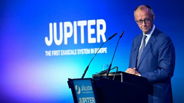Merz inaugura o supercomputador, diz que a Europa pode alcançar a corrida de IA

