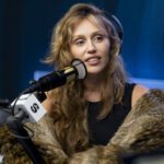 Miley Cyrus Super Dish Halvime Program Postagem do blog se torna viral: o que entendemos