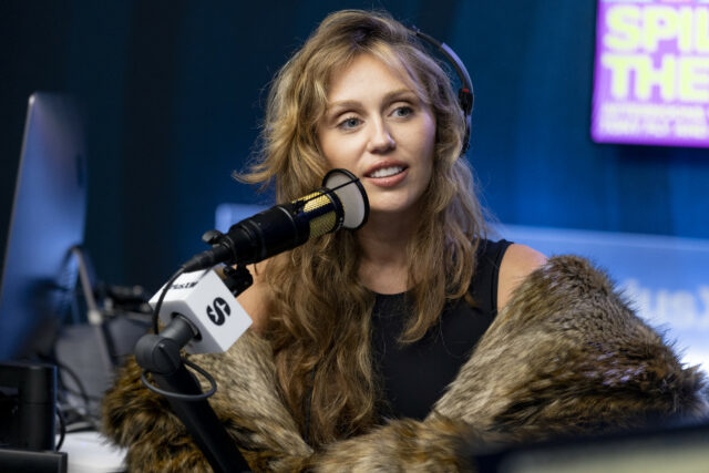 Miley Cyrus Super Dish Halvime Program Postagem do blog se torna viral: o que entendemos 

